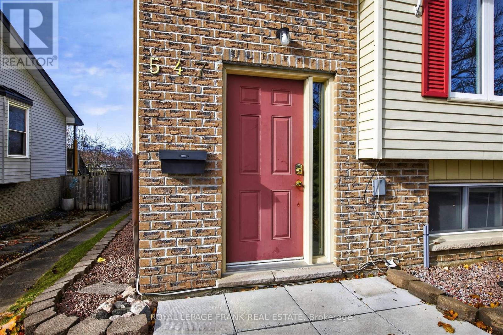 547 Crystal Drive, Peterborough (Ashburnham Ward 4), Ontario  K9J 8H7 - Photo 4 - X12558216