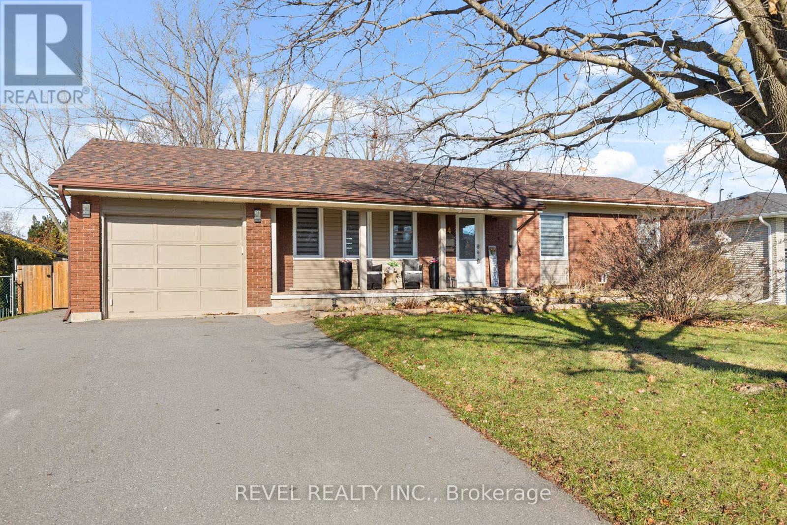 24 Weldon Court, Kawartha Lakes (Lindsay), Ontario  K9V 4P1 - Photo 1 - X12558566