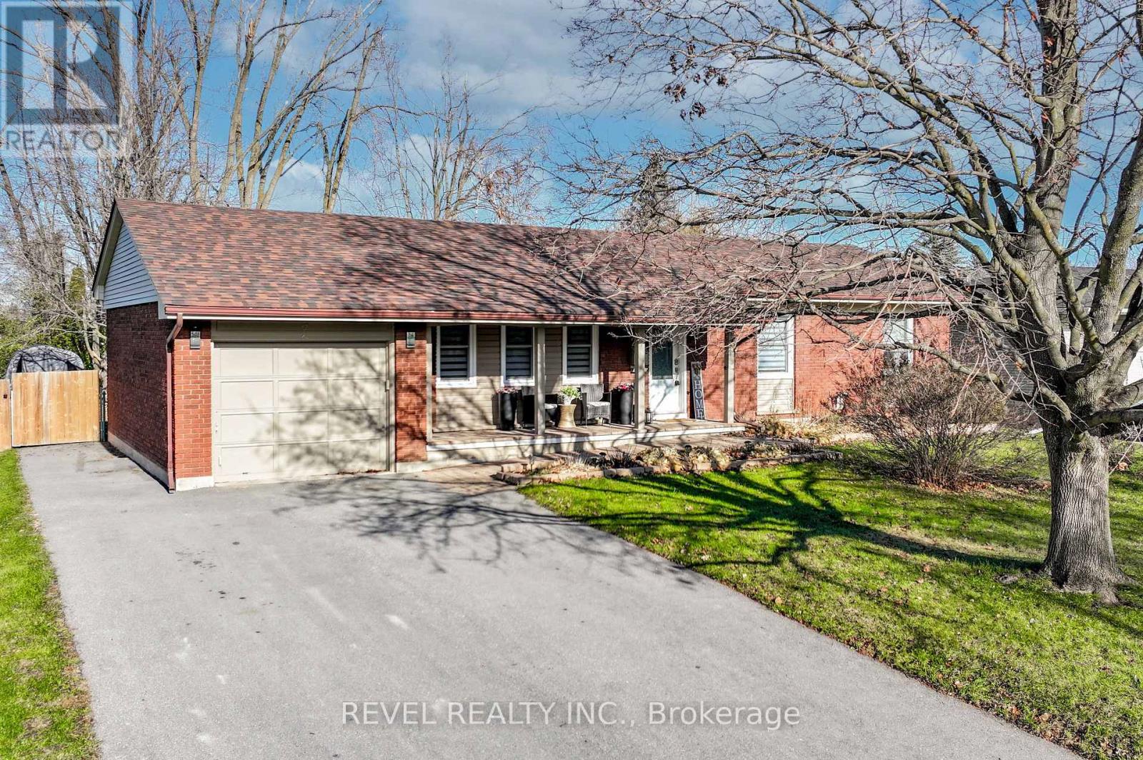 24 Weldon Court, Kawartha Lakes (Lindsay), Ontario  K9V 4P1 - Photo 2 - X12558566