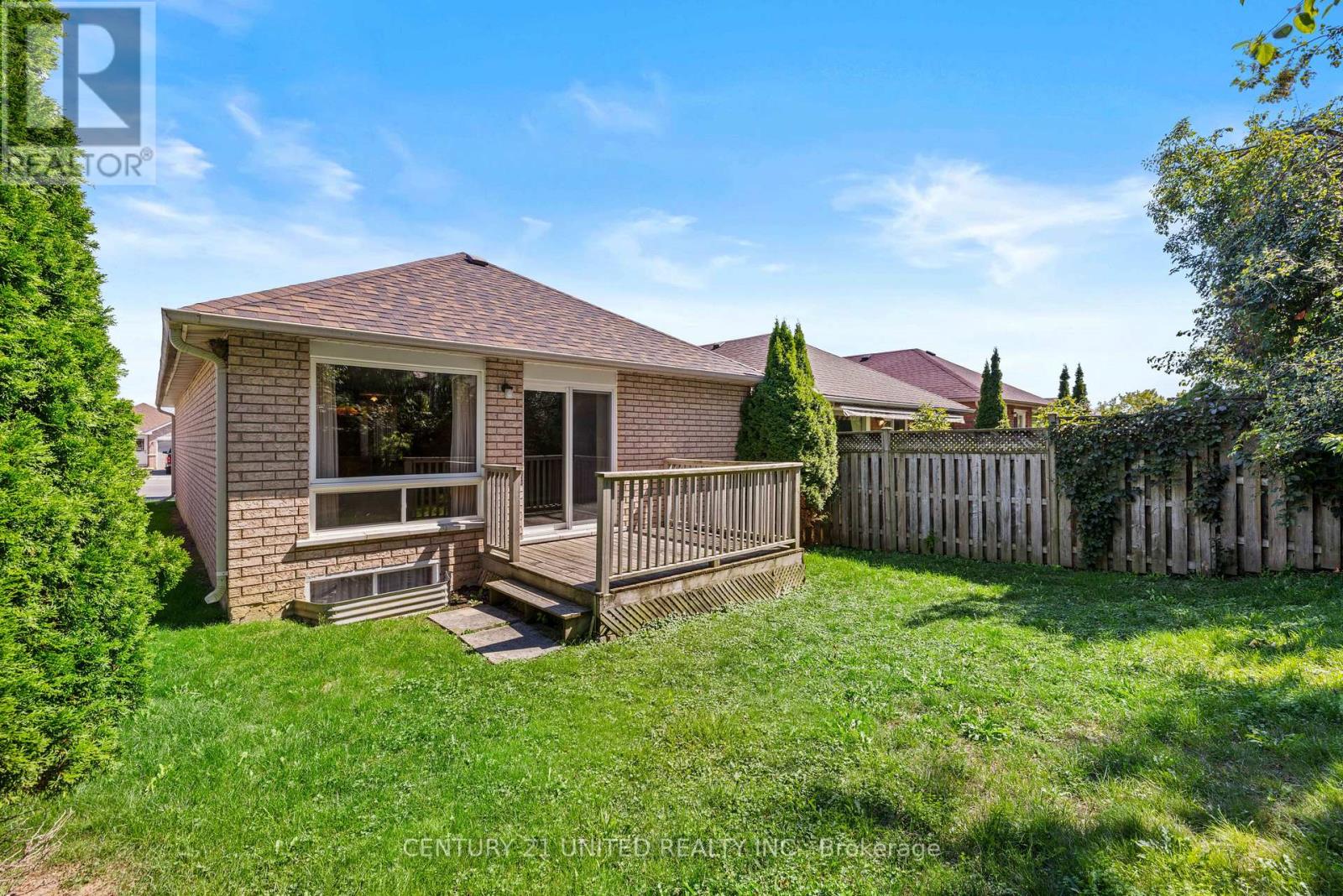 931 Ralphson Crescent, Peterborough (Otonabee Ward 1), Ontario  K9J 8R5 - Photo 4 - X12558644