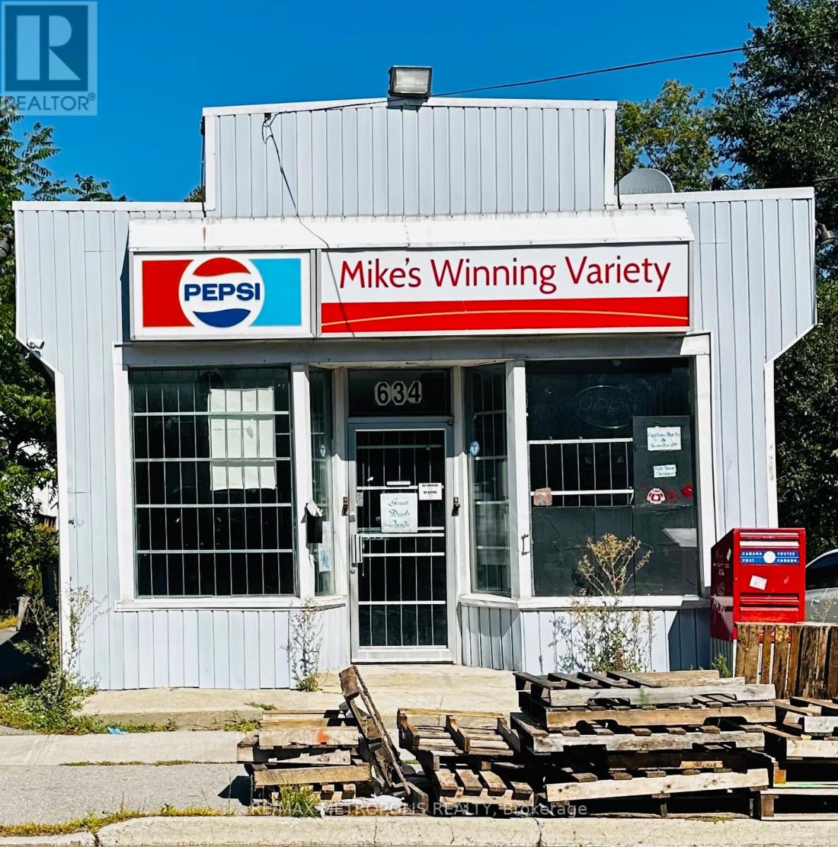 634 Chamberlain Street, Peterborough (Otonabee Ward 1), Ontario  K9J 4M1 - Photo 1 - X12558492