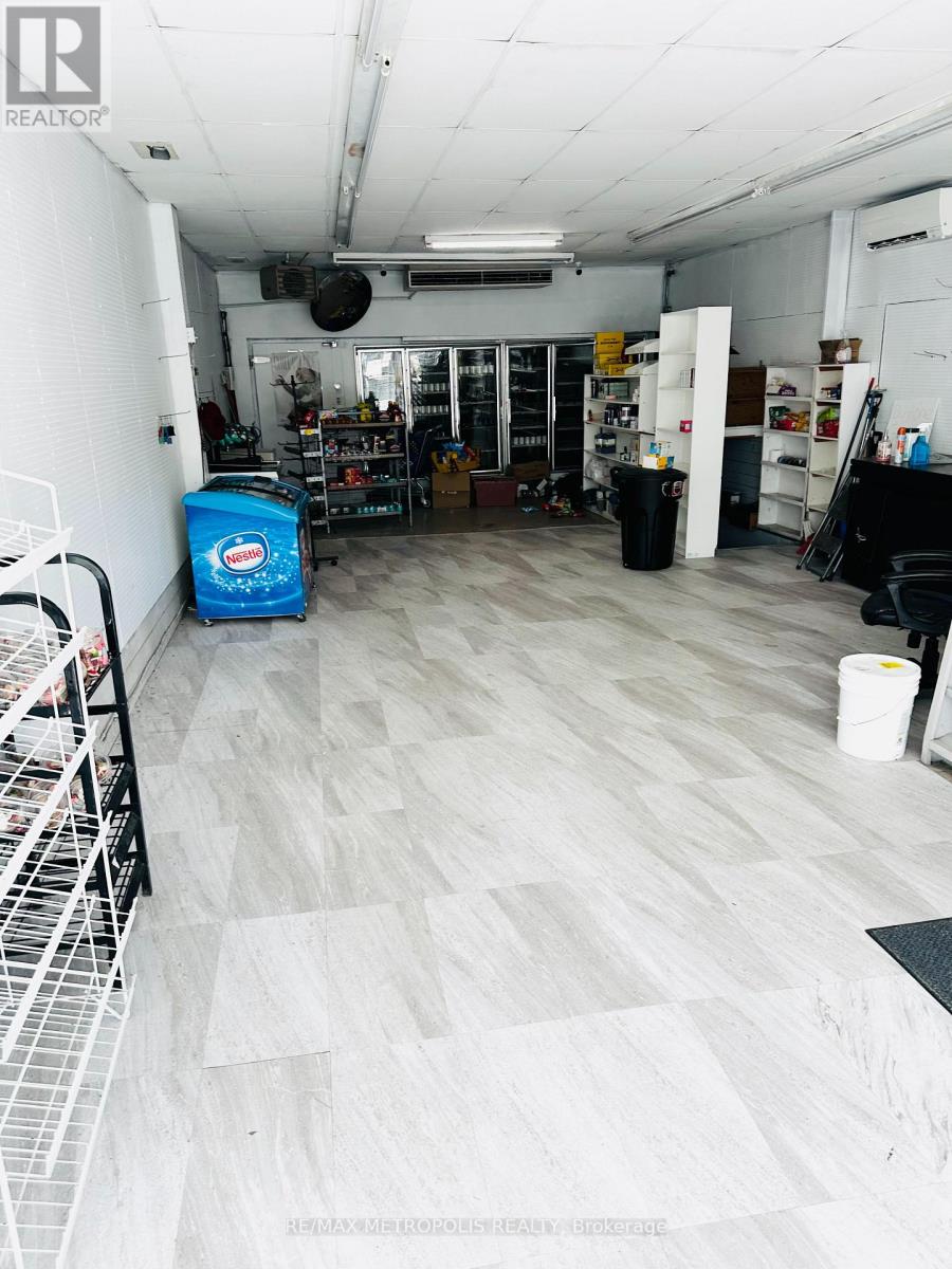 634 Chamberlain Street, Peterborough (Otonabee Ward 1), Ontario  K9J 4M1 - Photo 4 - X12558492