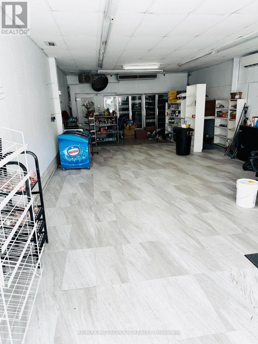 634 Chamberlain Street, Peterborough (Otonabee Ward 1), Ontario  K9J 4M1 - Photo 5 - X12558492