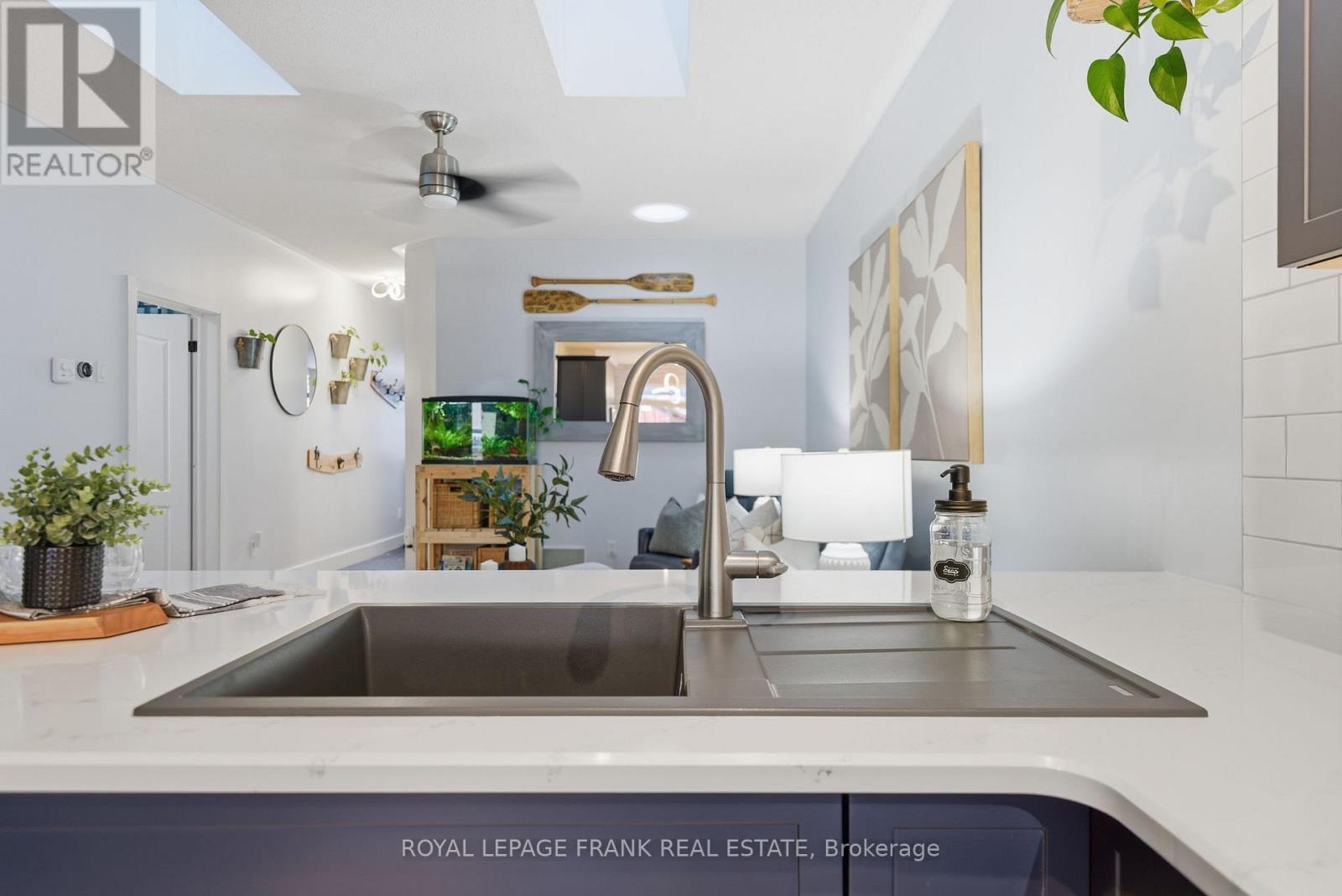 18 Deacon Crescent, Kawartha Lakes (Lindsay), Ontario  K9V 0L4 - Photo 11 - X12558984