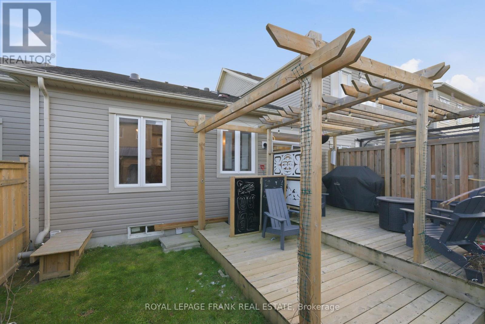 18 Deacon Crescent, Kawartha Lakes (Lindsay), Ontario  K9V 0L4 - Photo 40 - X12558984