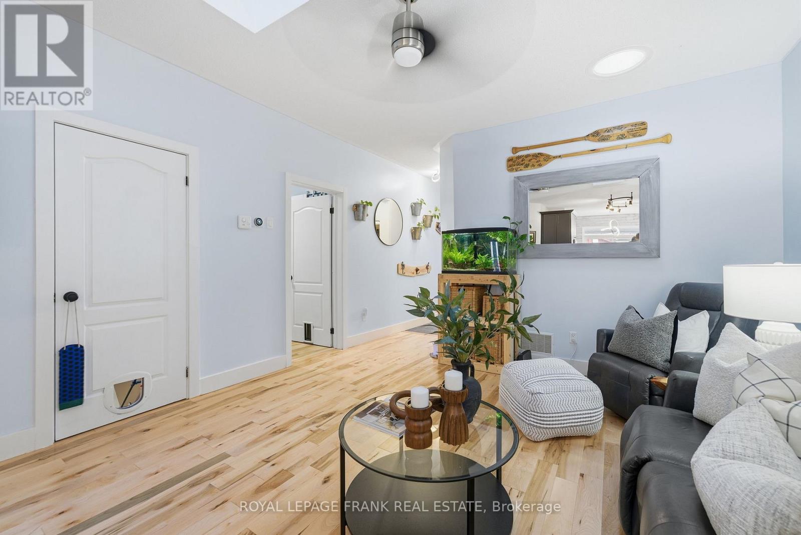 18 Deacon Crescent, Kawartha Lakes (Lindsay), Ontario  K9V 0L4 - Photo 7 - X12558984