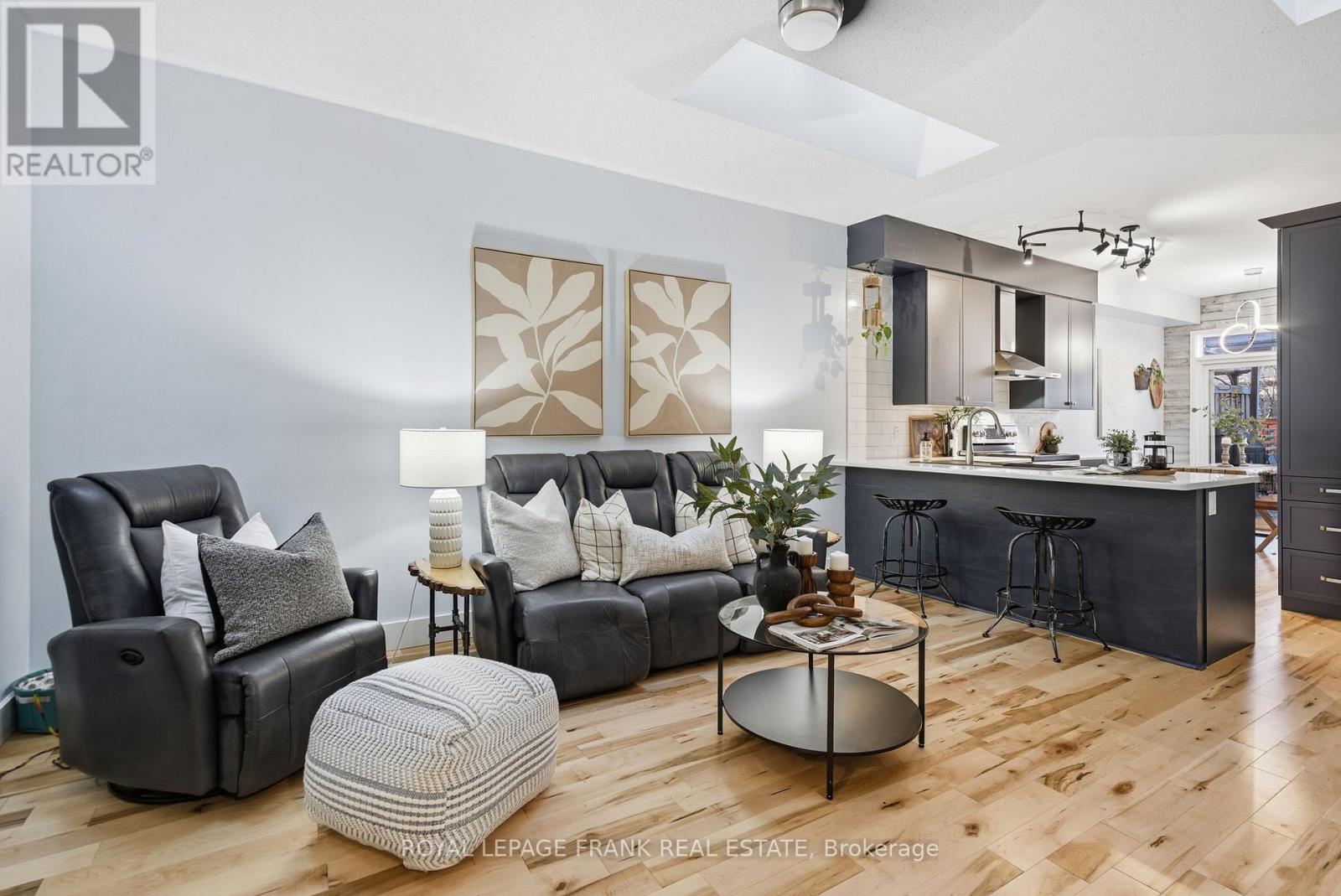 18 Deacon Crescent, Kawartha Lakes (Lindsay), Ontario  K9V 0L4 - Photo 8 - X12558984