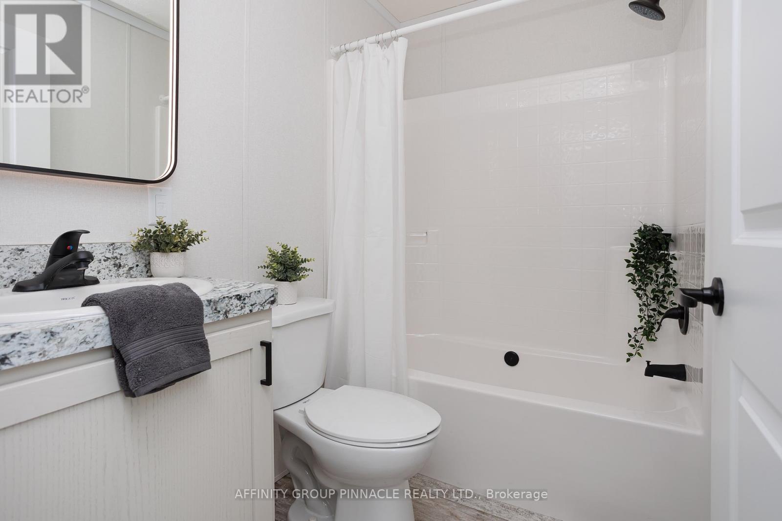 1 Vista Drive, Kawartha Lakes (Lindsay), Ontario  K9V 0H7 - Photo 32 - X12559798