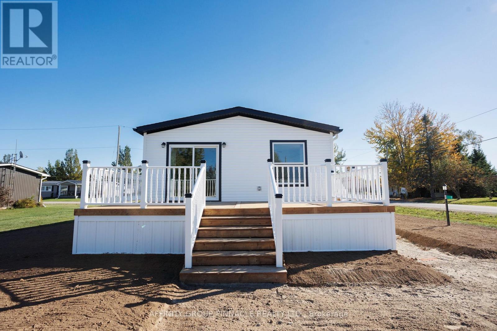 1 Vista Drive, Kawartha Lakes (Lindsay), Ontario  K9V 0H7 - Photo 5 - X12559798