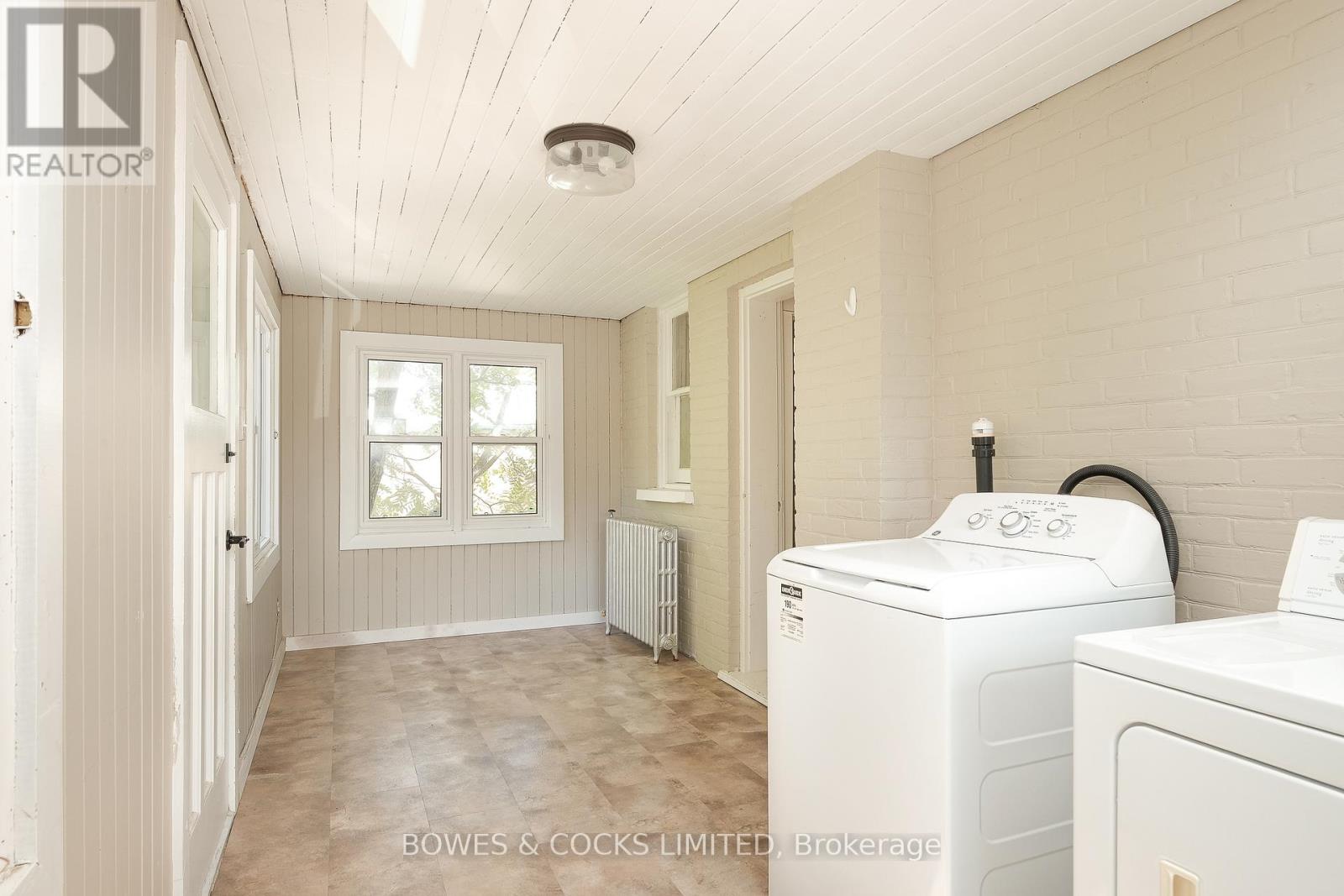 530 Chamberlain Street, Peterborough (Town Ward 3), Ontario  K9J 4L5 - Photo 5 - X12559840