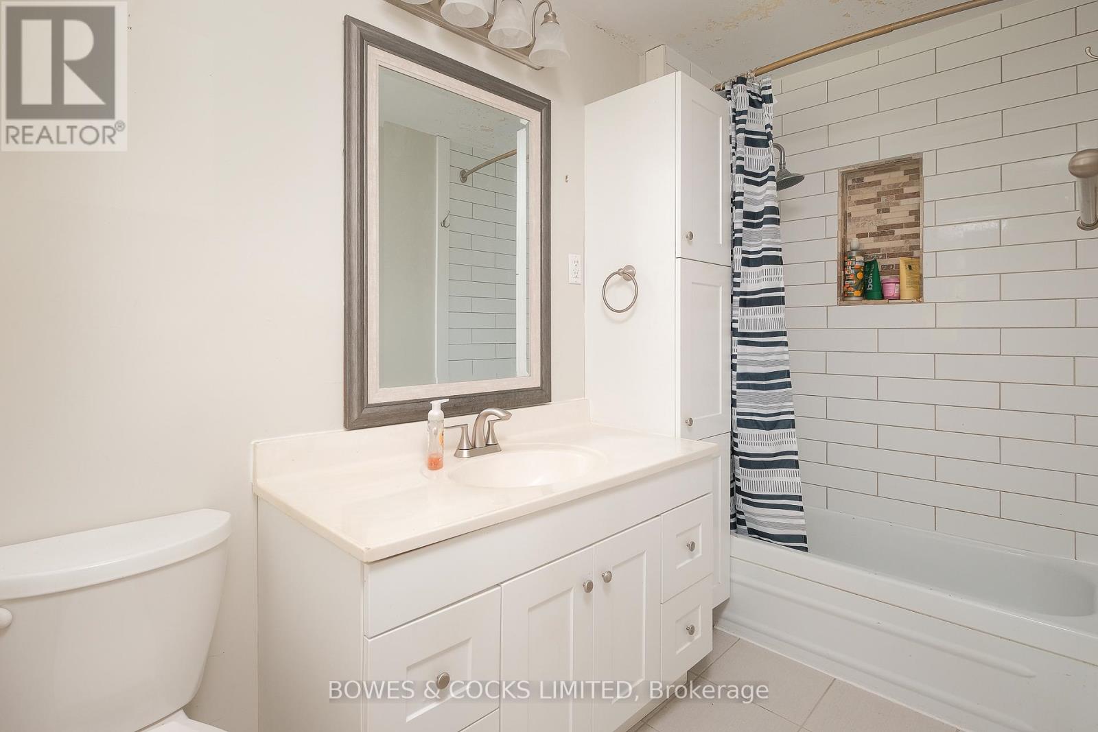 530 Chamberlain Street, Peterborough (Town Ward 3), Ontario  K9J 4L5 - Photo 6 - X12559840