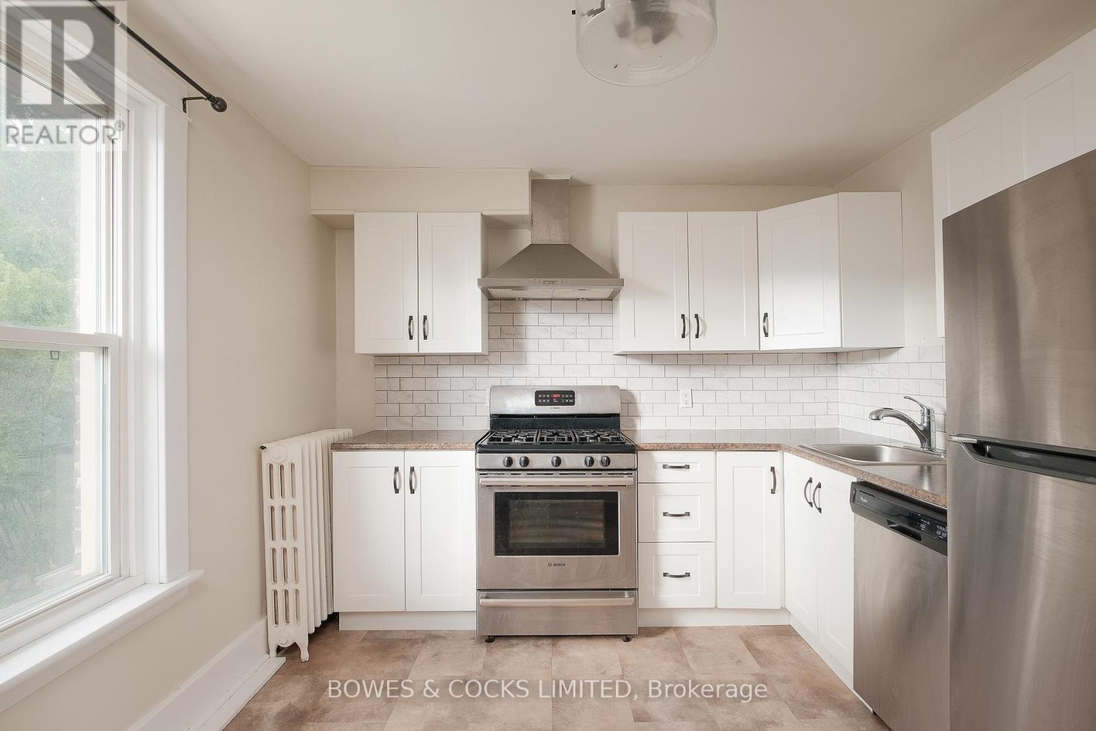 530 Chamberlain Street, Peterborough (Town Ward 3), Ontario  K9J 4L5 - Photo 8 - X12559840