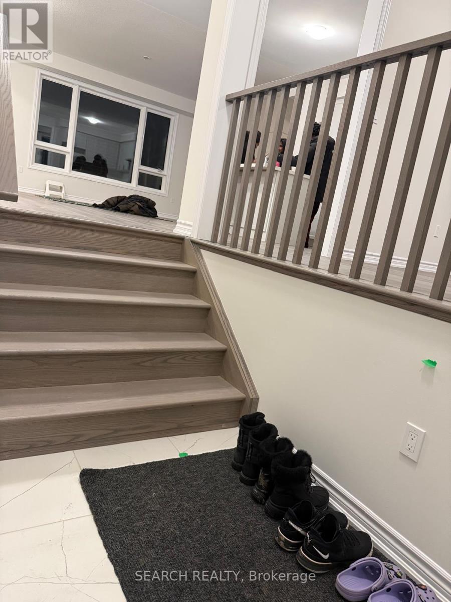 293 Lindsay Street N, Kawartha Lakes (Lindsay), Ontario  K9V 0T4 - Photo 2 - X12560030