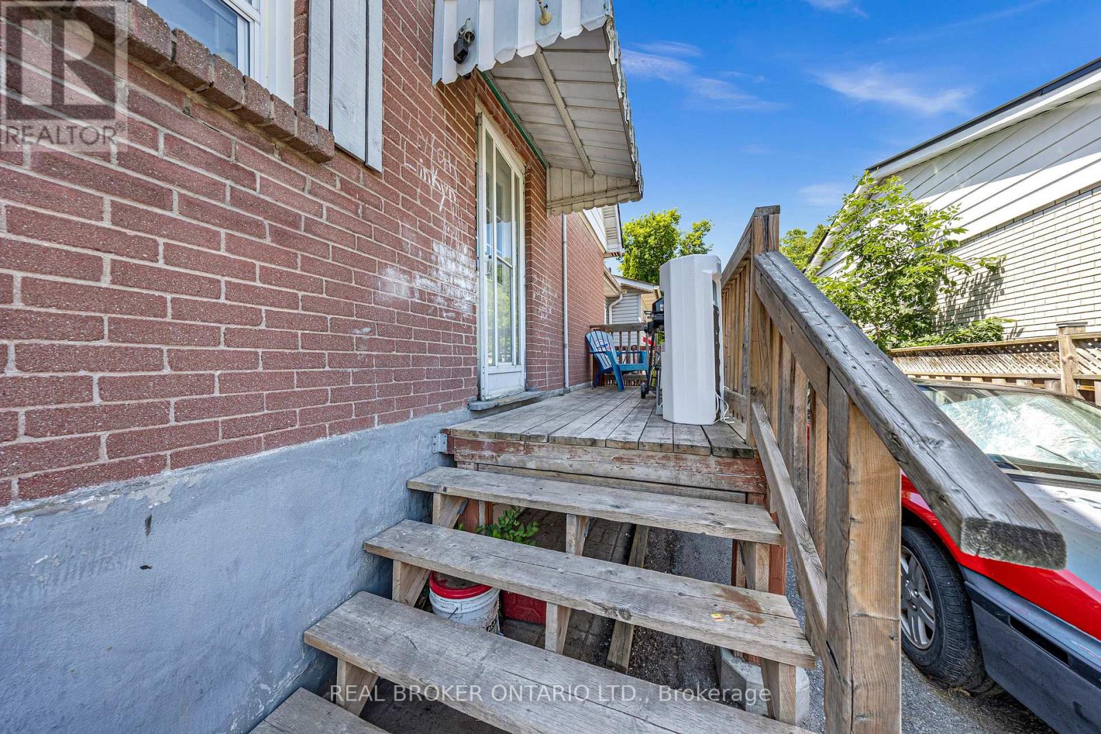 710 Cameron Street, Peterborough Central (North), Ontario  K9J 3Z8 - Photo 12 - X12561298