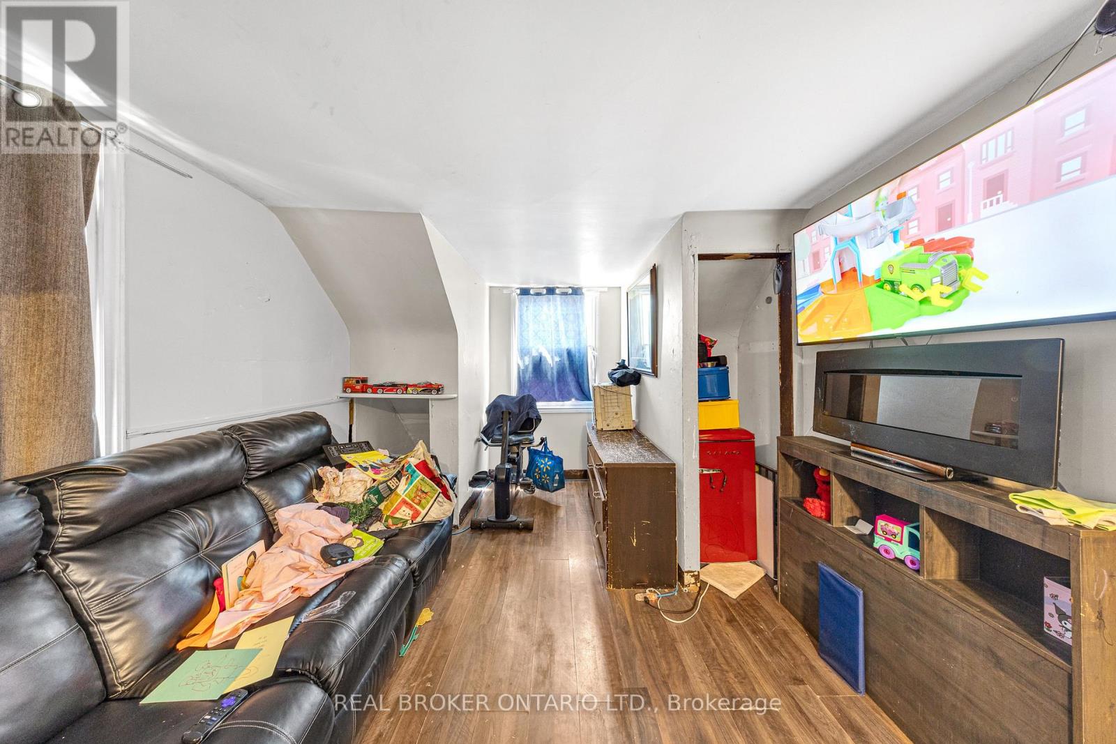 710 Cameron Street, Peterborough Central (North), Ontario  K9J 3Z8 - Photo 7 - X12561298