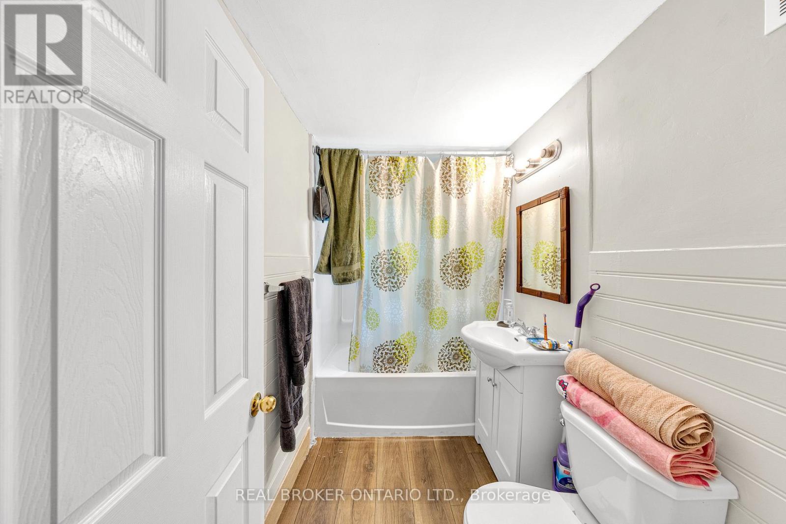 710 Cameron Street, Peterborough Central (North), Ontario  K9J 3Z8 - Photo 8 - X12561298