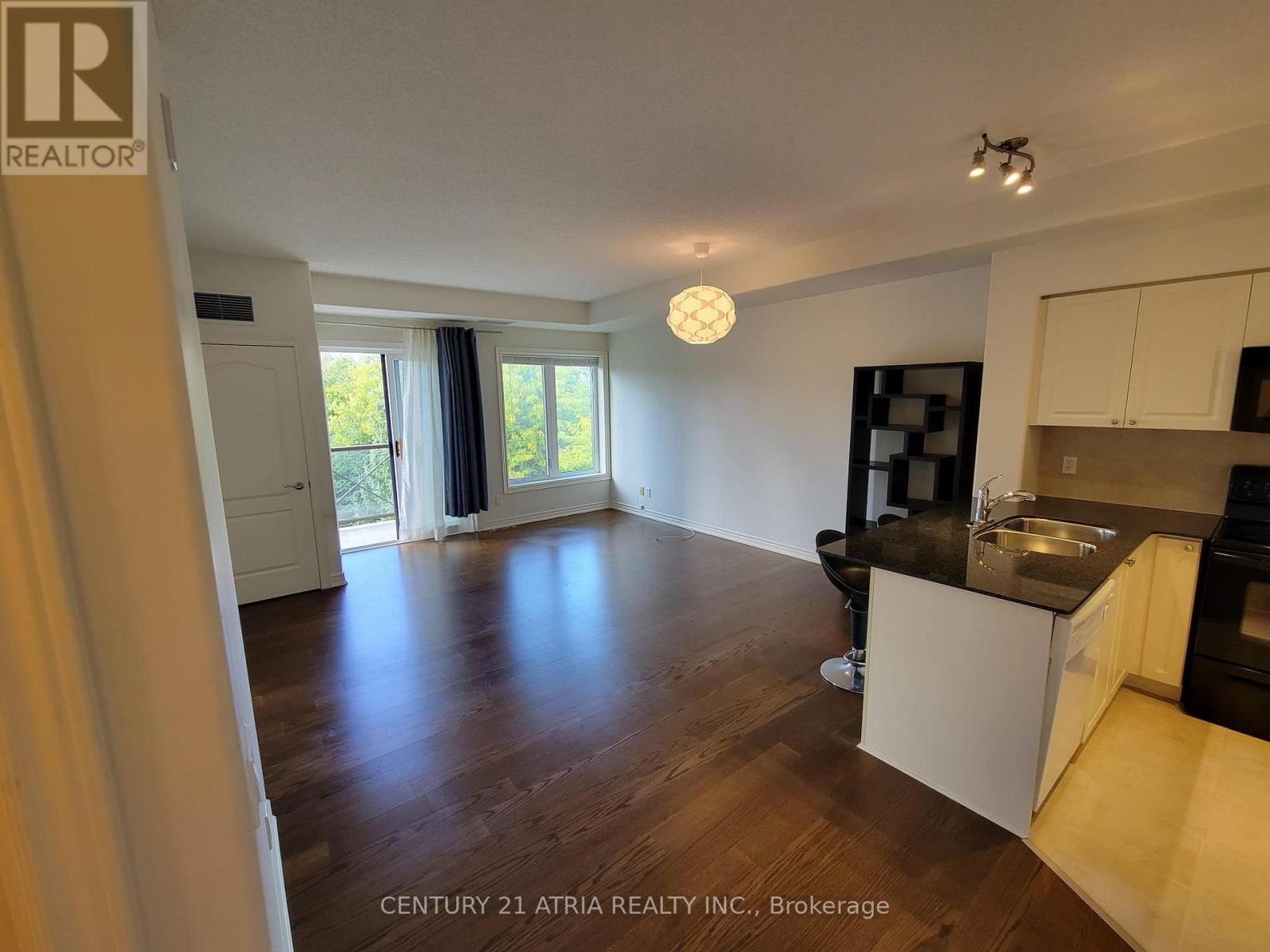 869 Clonsilla Avenue, Peterborough (Otonabee Ward 1), Ontario  K9J 0B7 - Photo 2 - X12561604