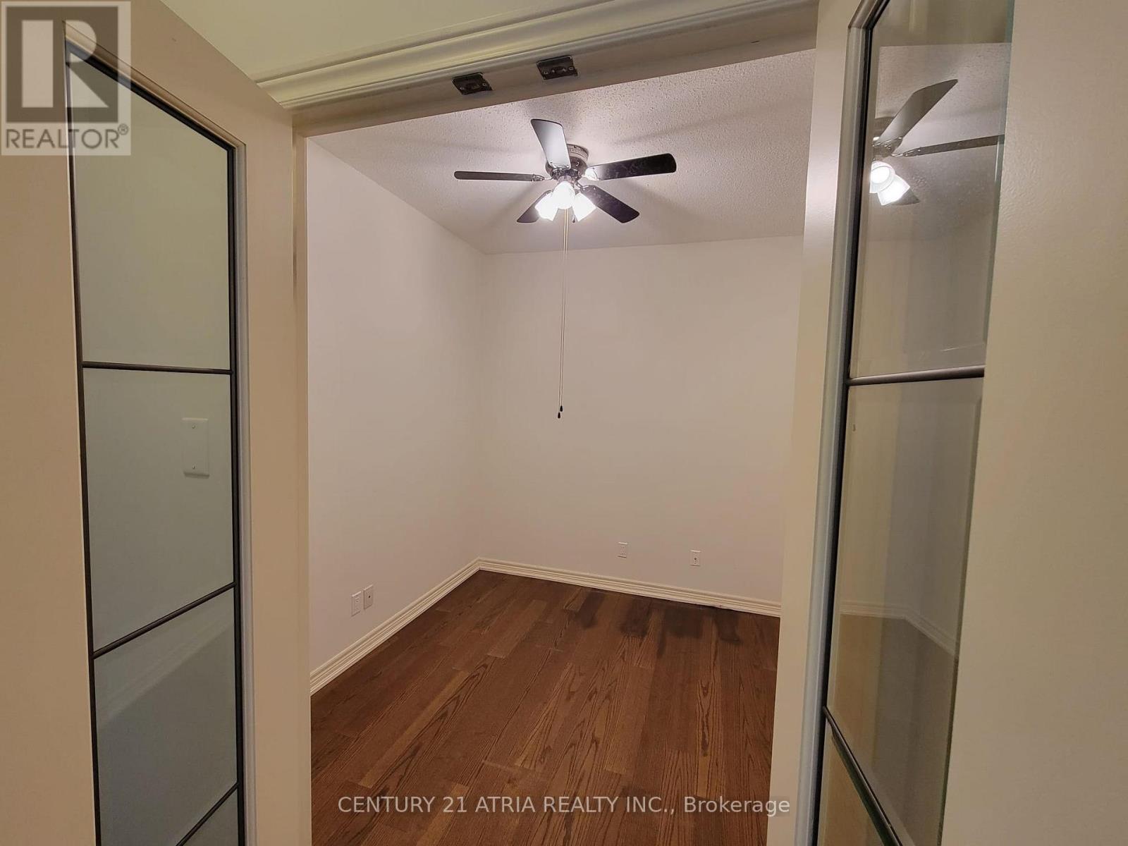 869 Clonsilla Avenue, Peterborough (Otonabee Ward 1), Ontario  K9J 0B7 - Photo 6 - X12561604