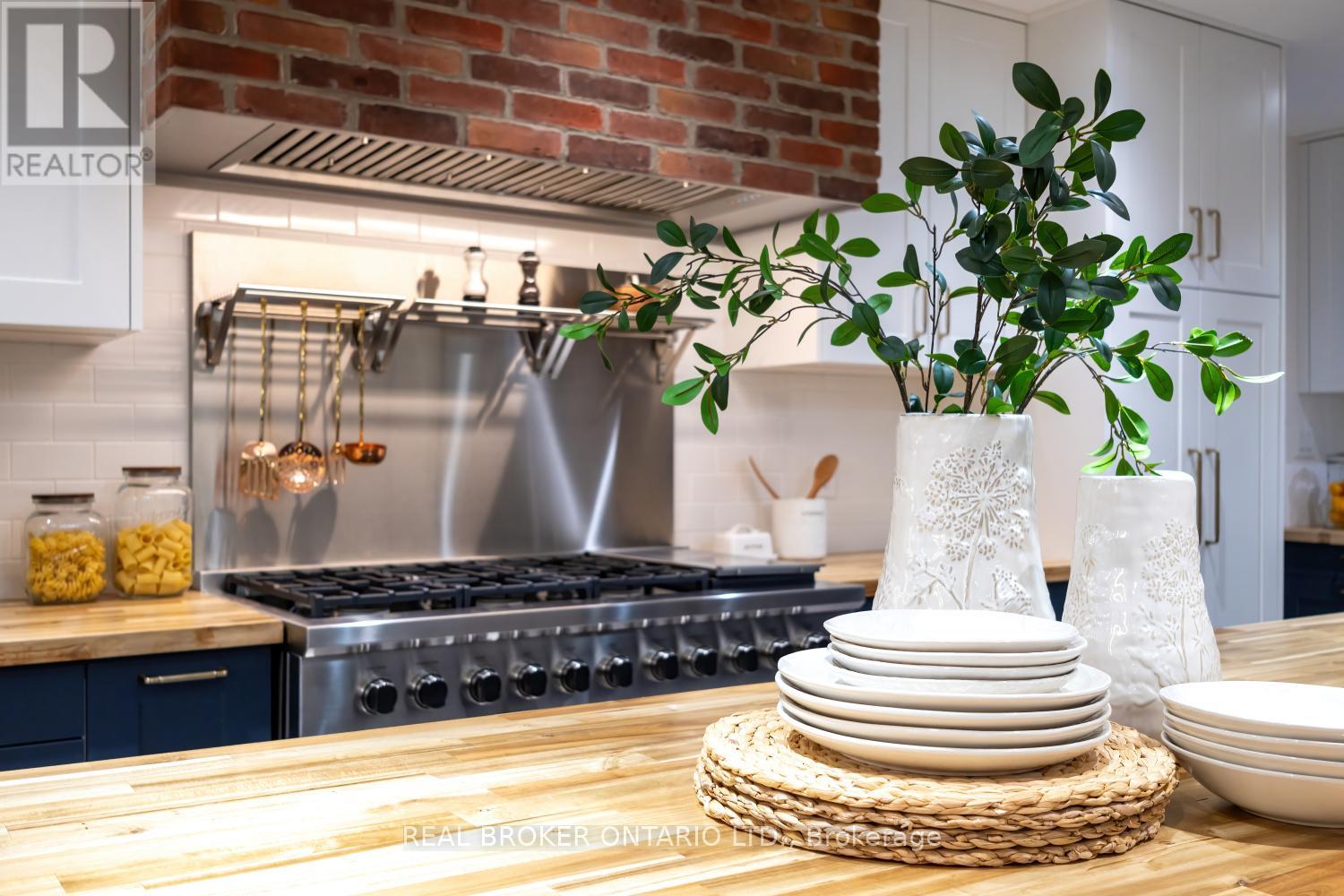 398 Sandy Hook Road, Kawartha Lakes (Manvers), Ontario  L0A 1K0 - Photo 12 - X12563490