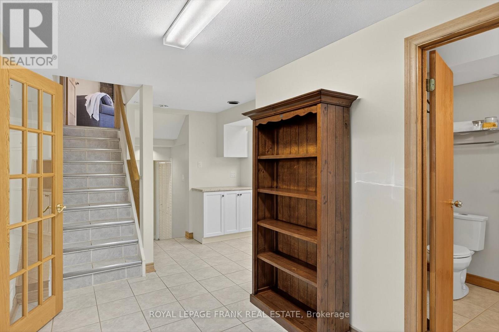 38 Clearview Court, Peterborough (Monaghan Ward 2), Ontario  K9K 2A3 - Photo 28 - X12563512