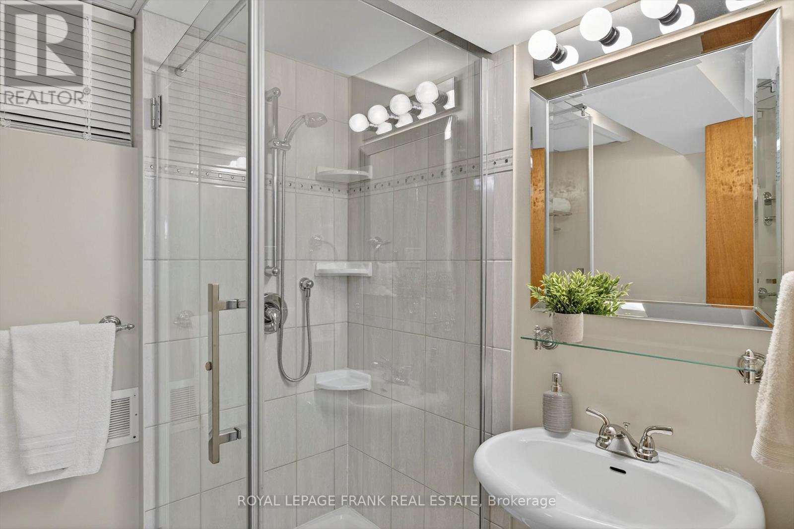 38 Clearview Court, Peterborough (Monaghan Ward 2), Ontario  K9K 2A3 - Photo 32 - X12563512