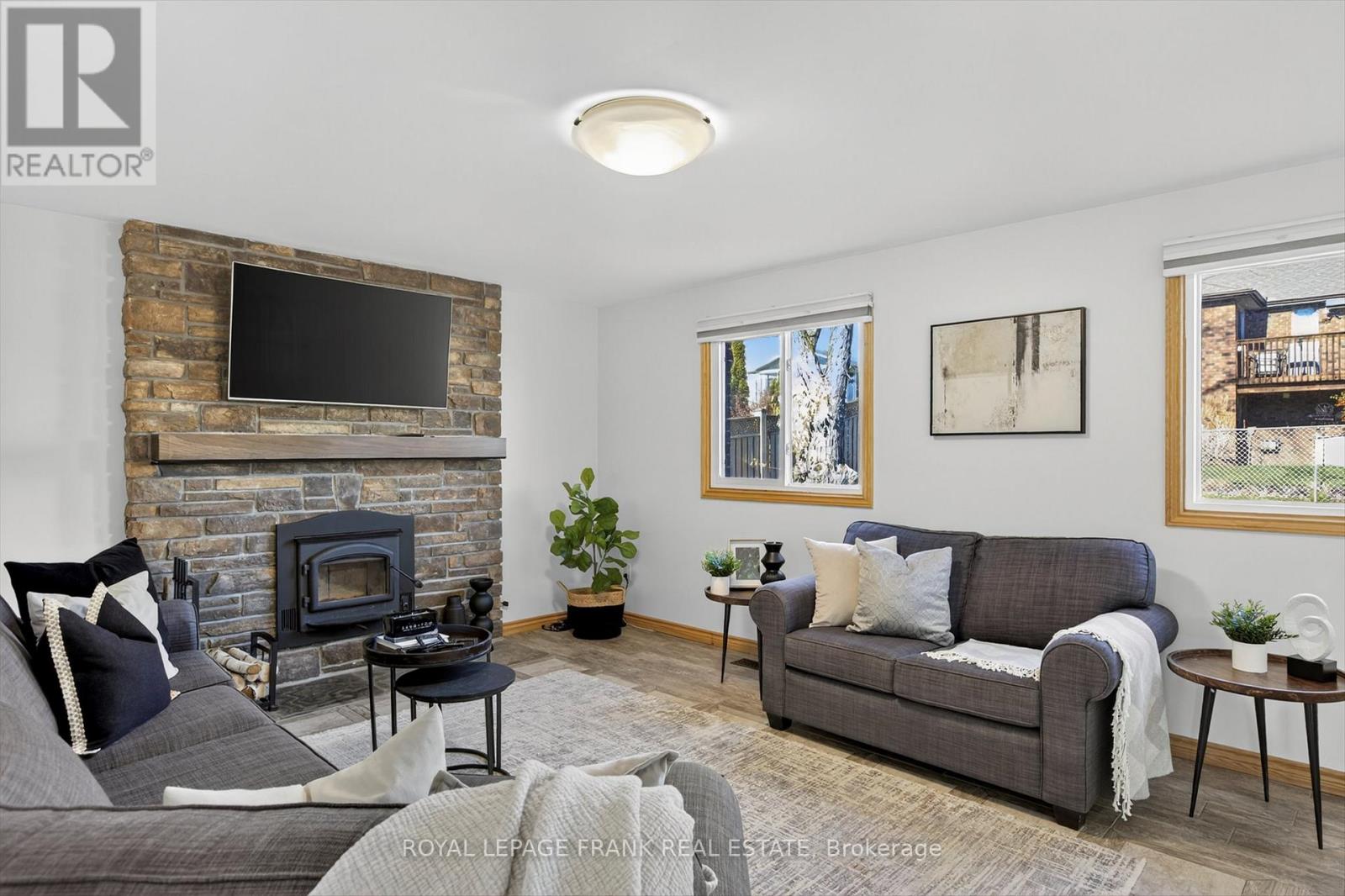 38 Clearview Court, Peterborough (Monaghan Ward 2), Ontario  K9K 2A3 - Photo 5 - X12563512