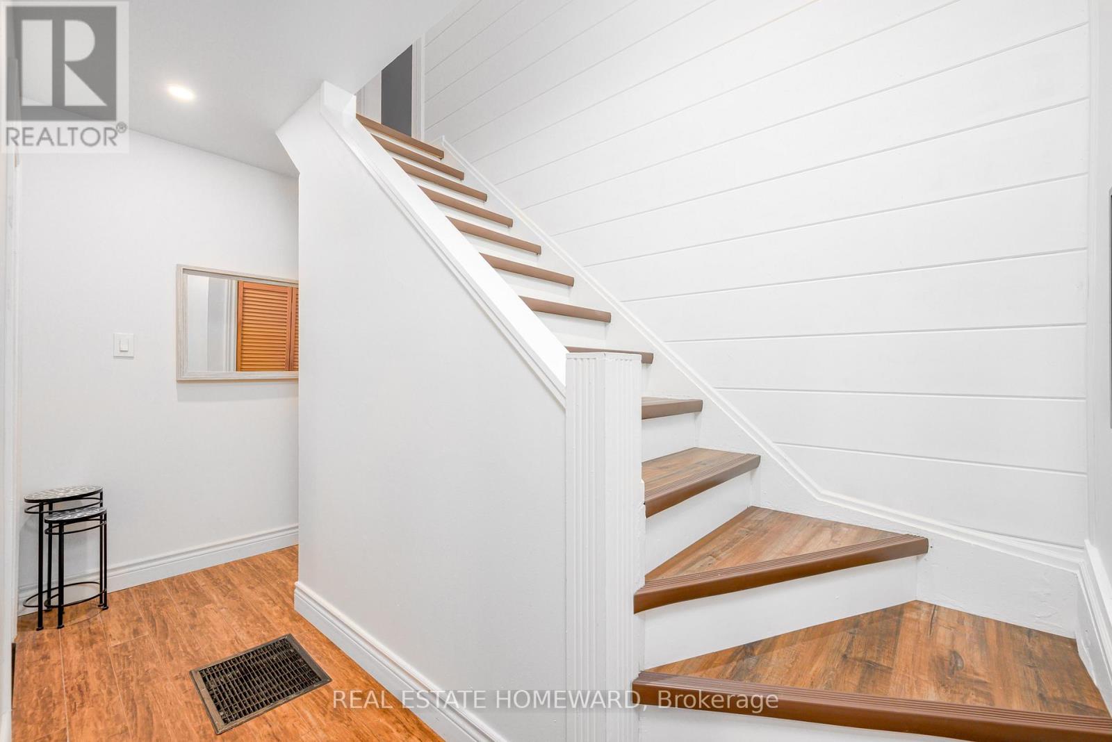 521 O'connell Road, Peterborough (Otonabee Ward 1), Ontario  K9J 4E2 - Photo 12 - X12563410