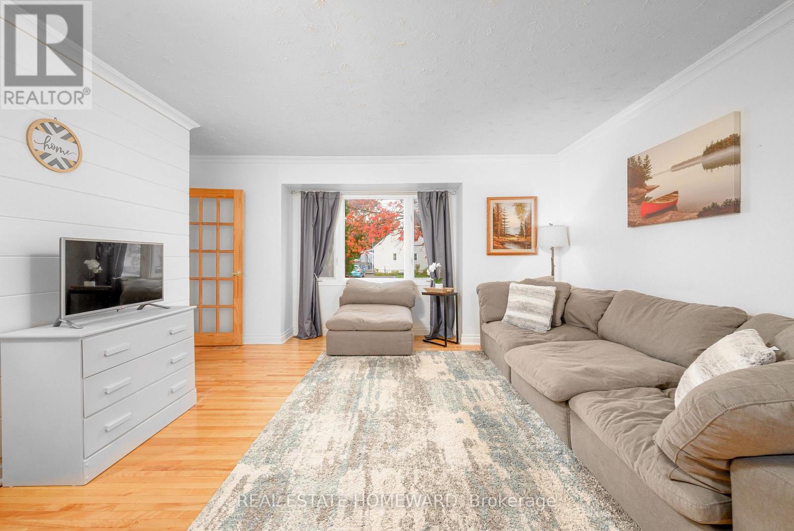 521 O'connell Road, Peterborough (Otonabee Ward 1), Ontario  K9J 4E2 - Photo 3 - X12563410