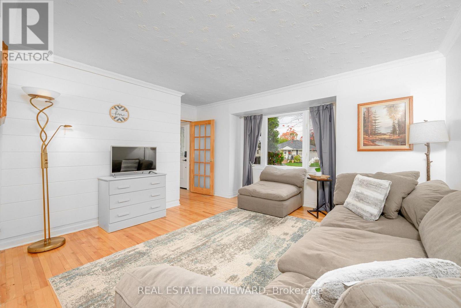 521 O'connell Road, Peterborough (Otonabee Ward 1), Ontario  K9J 4E2 - Photo 4 - X12563410