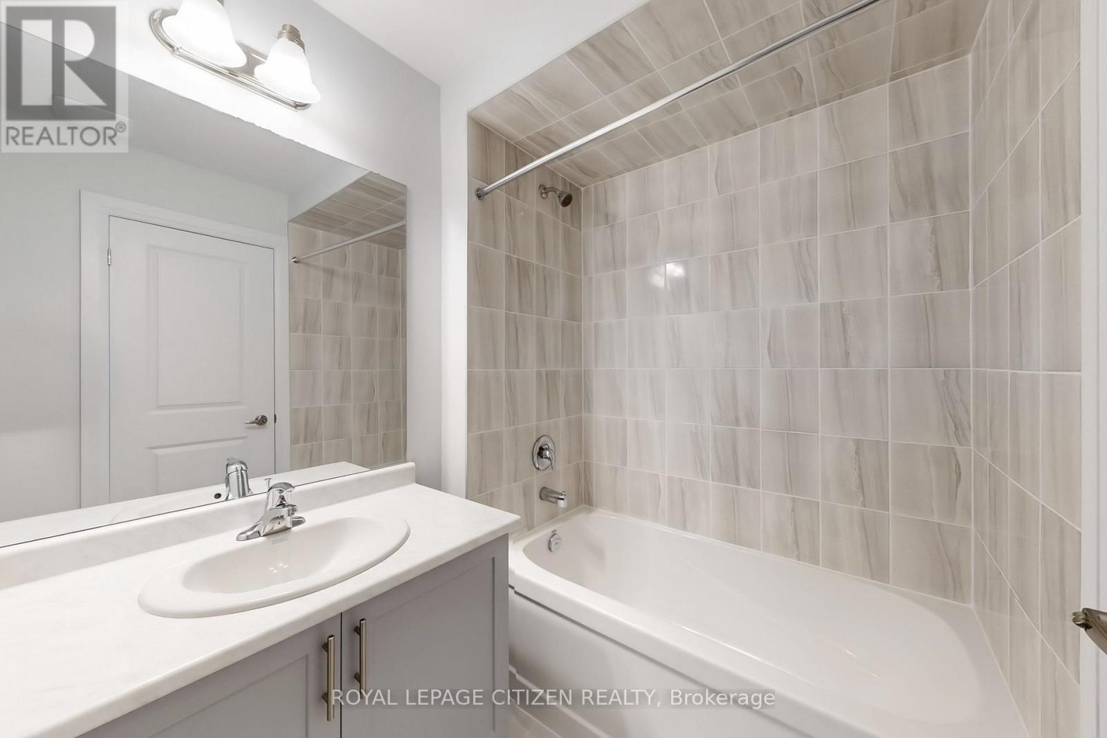 200 St. Joseph Road, Kawartha Lakes (Lindsay), Ontario  K9V 6A9 - Photo 46 - X12564012