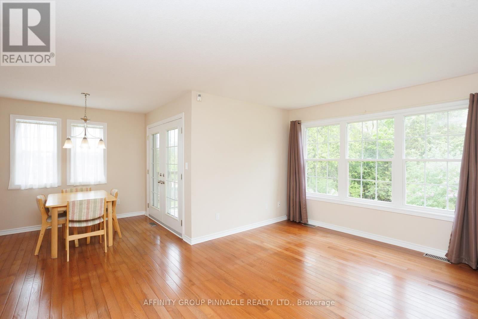 10 Champlain Boulevard, Kawartha Lakes (Lindsay), Ontario  K9V 0H9 - Photo 11 - X12564246