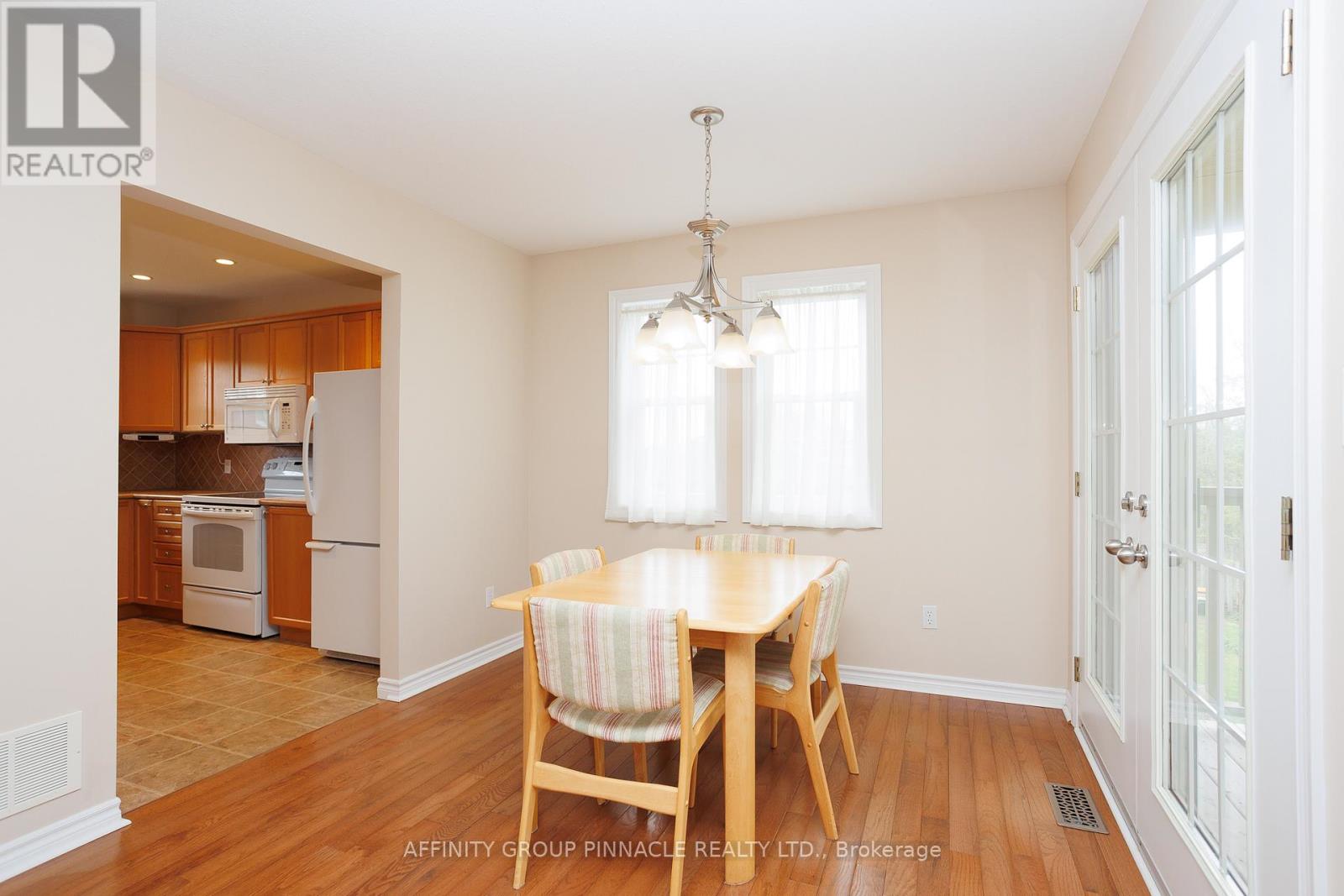 10 Champlain Boulevard, Kawartha Lakes (Lindsay), Ontario  K9V 0H9 - Photo 13 - X12564246