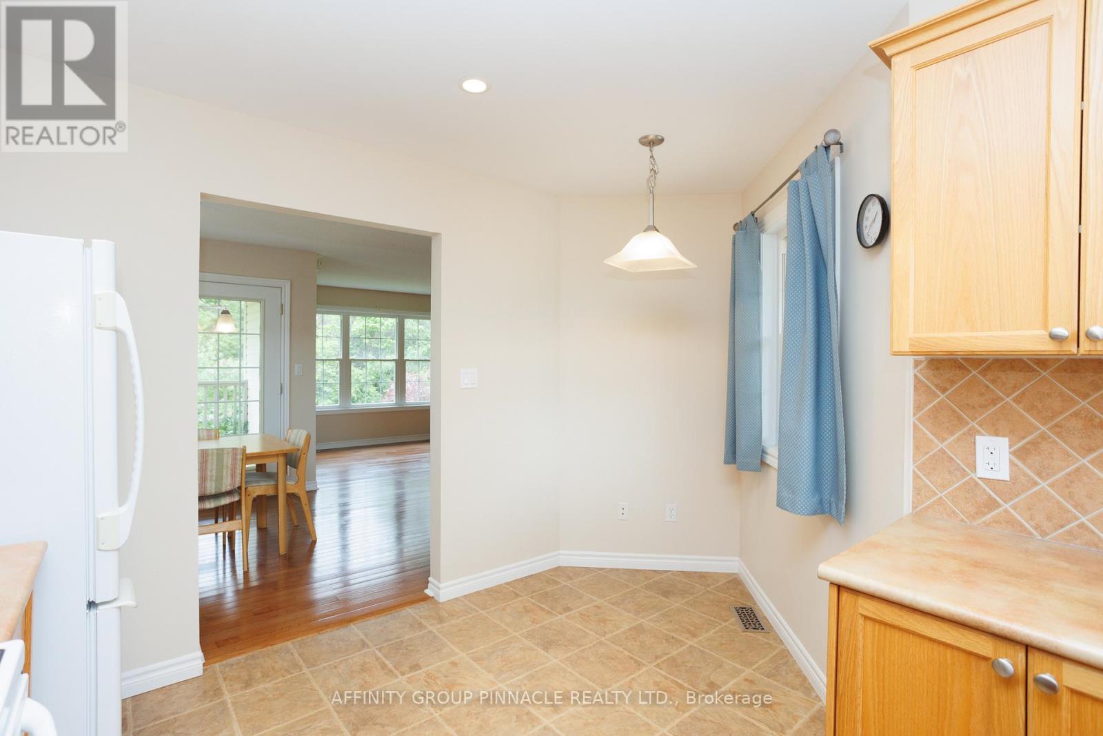 10 Champlain Boulevard, Kawartha Lakes (Lindsay), Ontario  K9V 0H9 - Photo 15 - X12564246