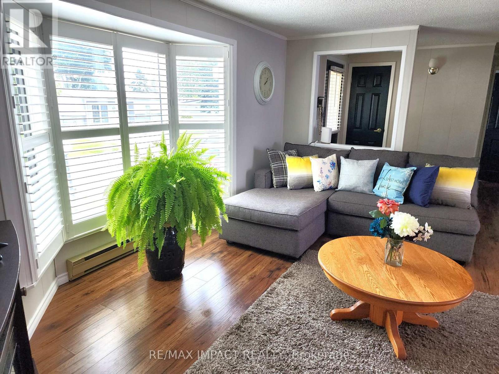 4 Champlain Court, Clarington (Newcastle), Ontario  L1B 1A5 - Photo 3 - E12564514