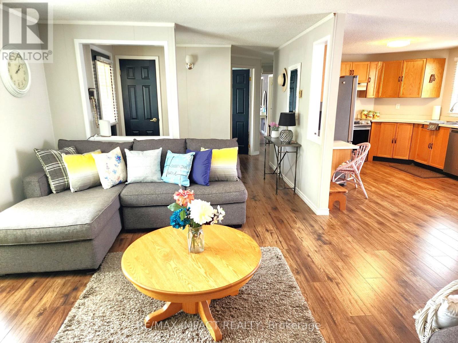 4 Champlain Court, Clarington (Newcastle), Ontario  L1B 1A5 - Photo 4 - E12564514