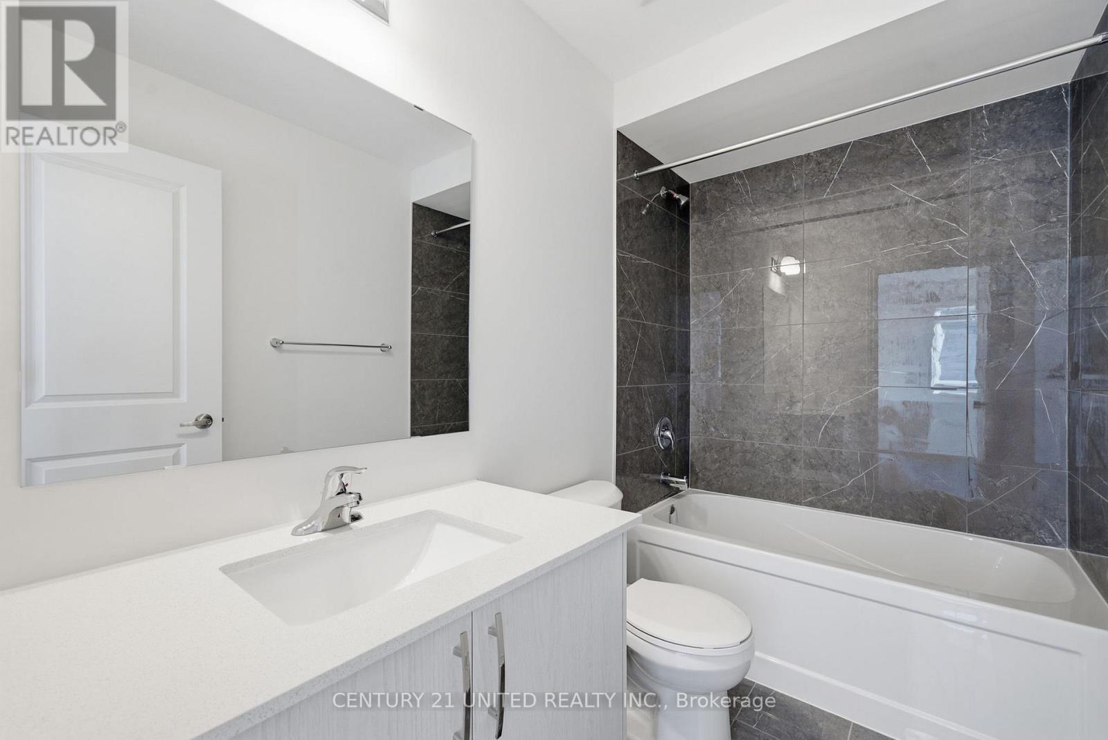 132 Sanderson Drive, Kawartha Lakes (Lindsay), Ontario  K9V 0S7 - Photo 32 - X12564488