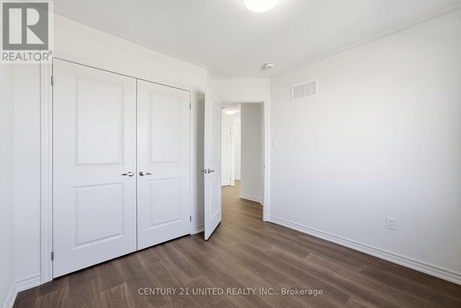 132 Sanderson Drive, Kawartha Lakes (Lindsay), Ontario  K9V 0S7 - Photo 36 - X12564488