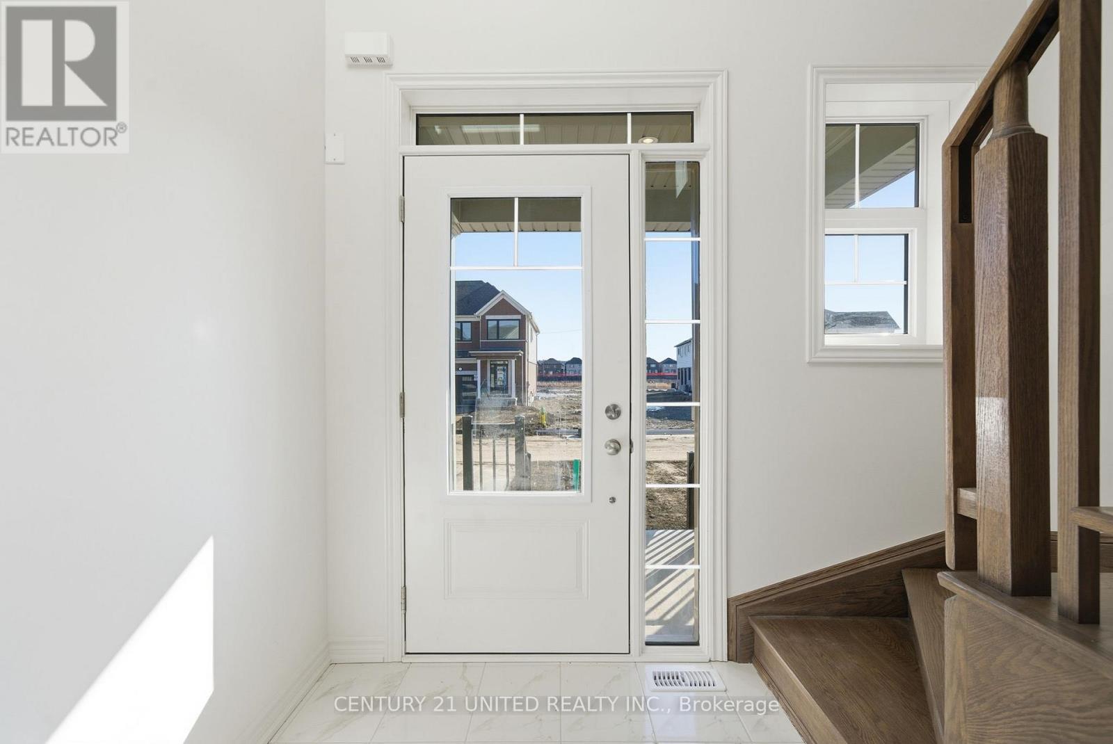 132 Sanderson Drive, Kawartha Lakes (Lindsay), Ontario  K9V 0S7 - Photo 5 - X12564488