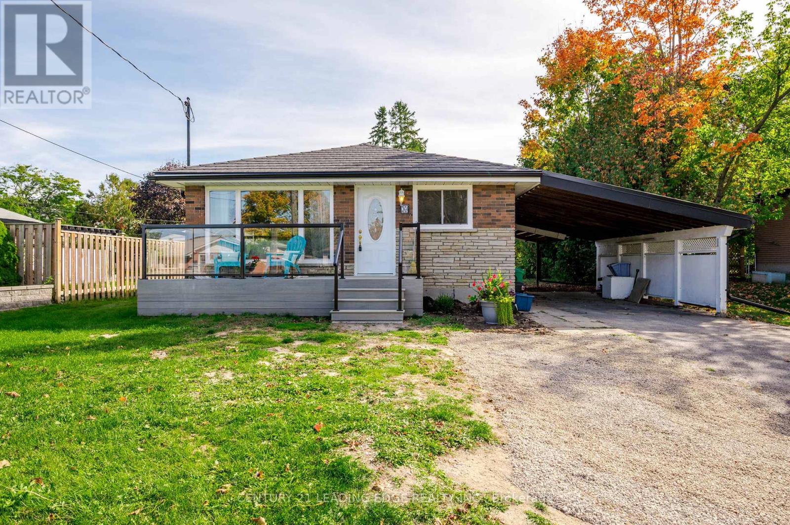 Upper - 18 Daleview Avenue, Peterborough (Monaghan Ward 2), Ontario  K9J 1L5 - Photo 2 - X12564774