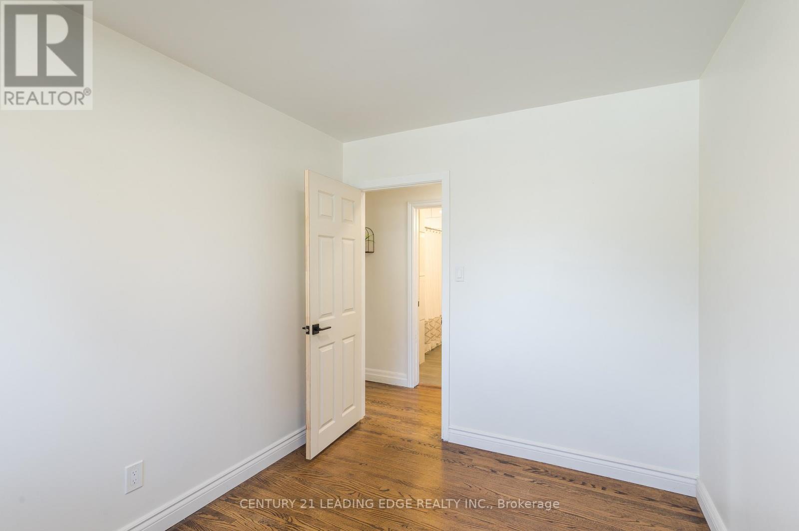 Upper - 18 Daleview Avenue, Peterborough (Monaghan Ward 2), Ontario  K9J 1L5 - Photo 24 - X12564774