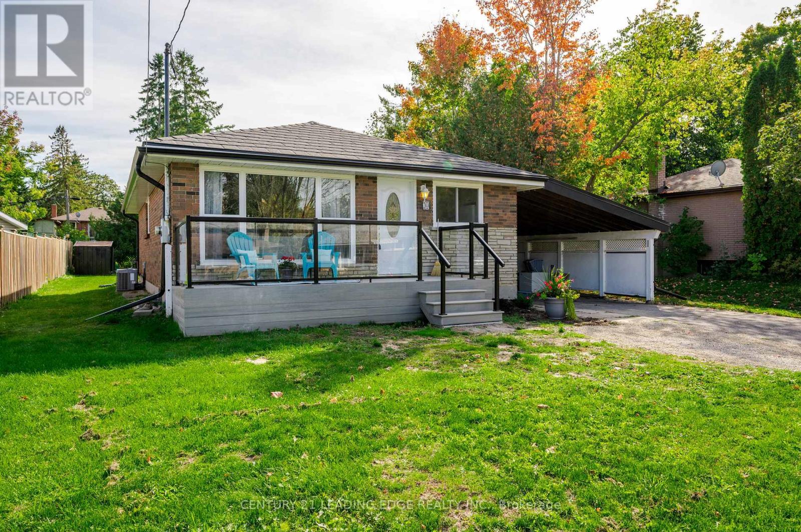 Upper - 18 Daleview Avenue, Peterborough (Monaghan Ward 2), Ontario  K9J 1L5 - Photo 3 - X12564774