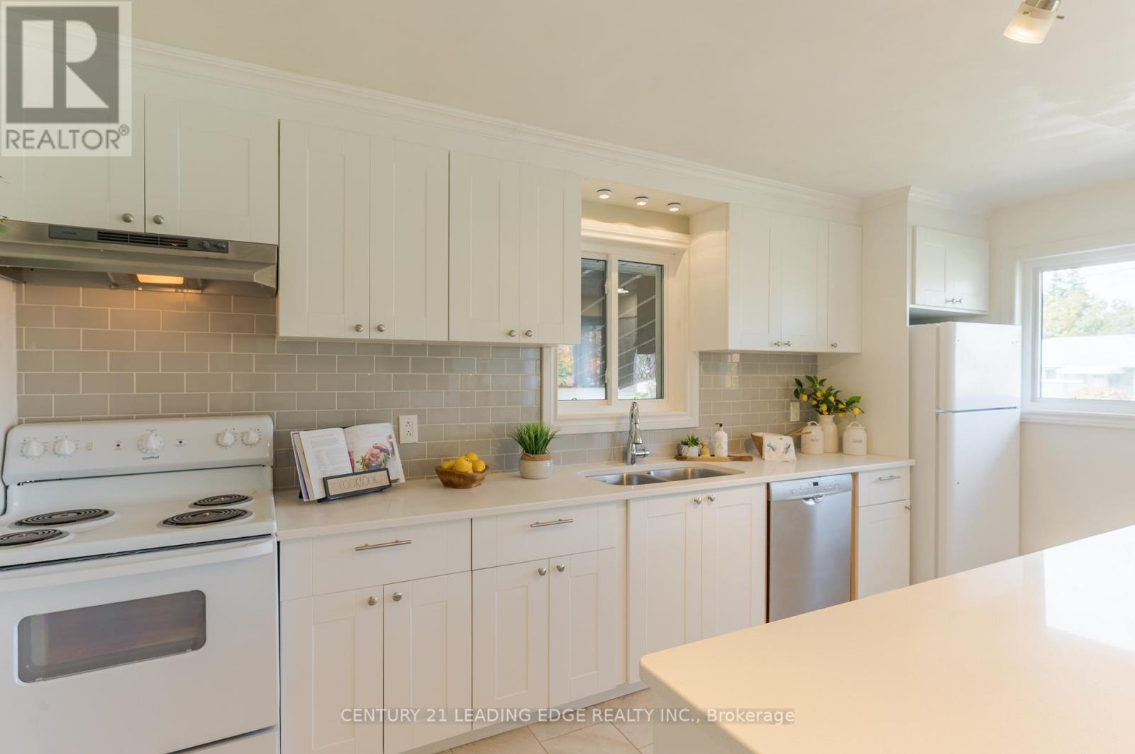 Upper - 18 Daleview Avenue, Peterborough (Monaghan Ward 2), Ontario  K9J 1L5 - Photo 6 - X12564774