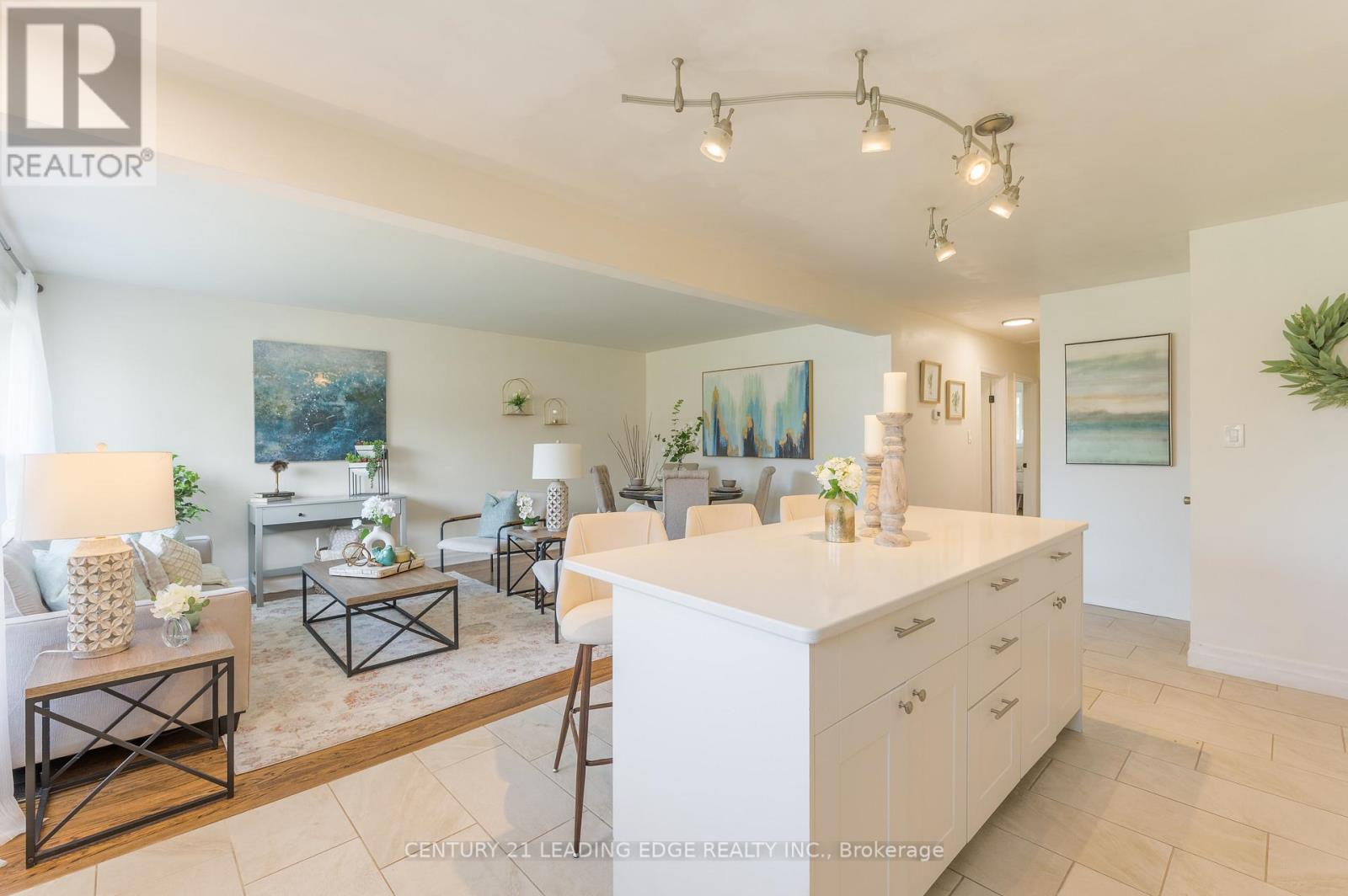 Upper - 18 Daleview Avenue, Peterborough (Monaghan Ward 2), Ontario  K9J 1L5 - Photo 8 - X12564774