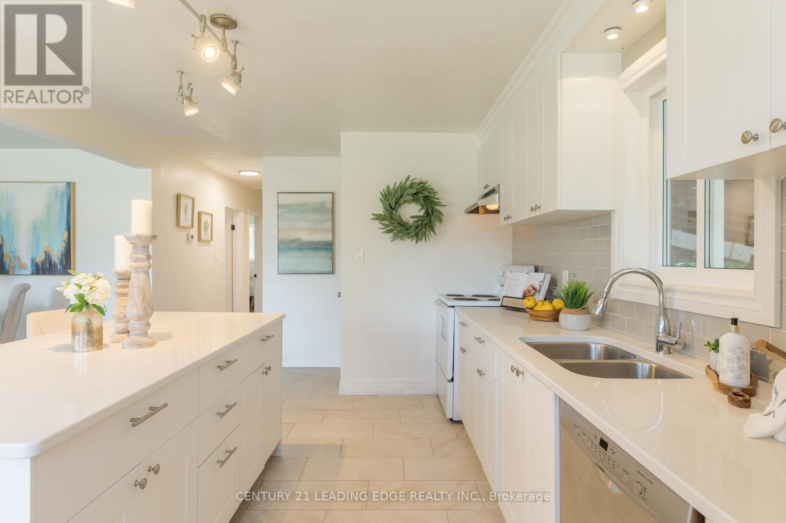 Upper - 18 Daleview Avenue, Peterborough (Monaghan Ward 2), Ontario  K9J 1L5 - Photo 9 - X12564774