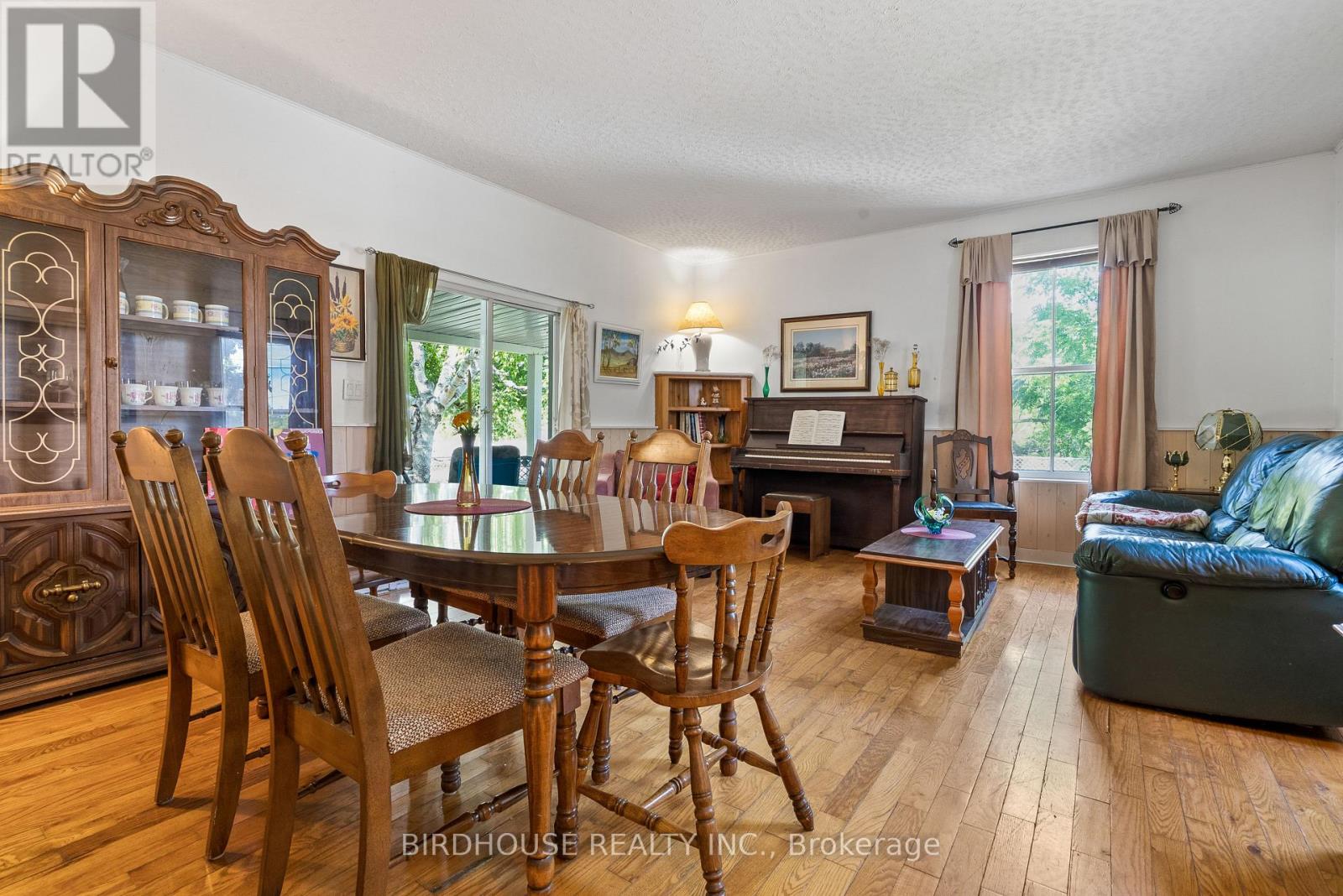 70 Ridout Street, Kawartha Lakes (Lindsay), Ontario  K9V 2B8 - Photo 5 - X12565910