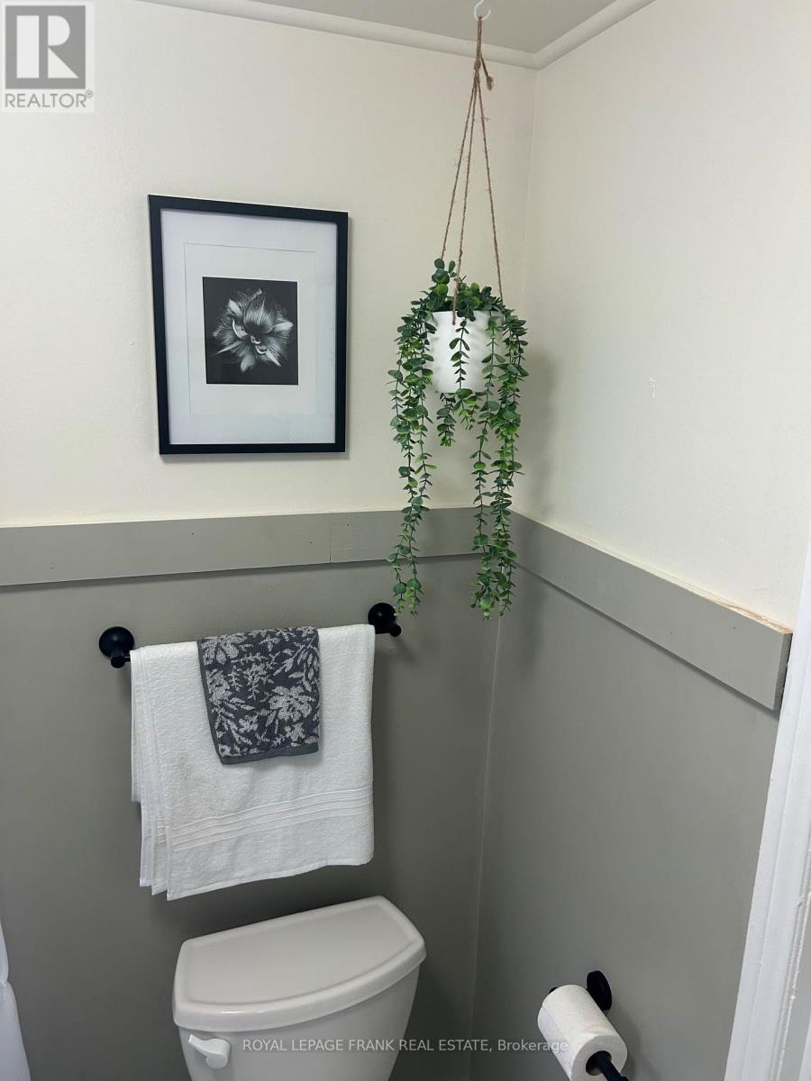 Upper - 1201 Kenneth Avenue, Peterborough (Otonabee Ward 1), Ontario  K9J 5P8 - Photo 11 - X12566164