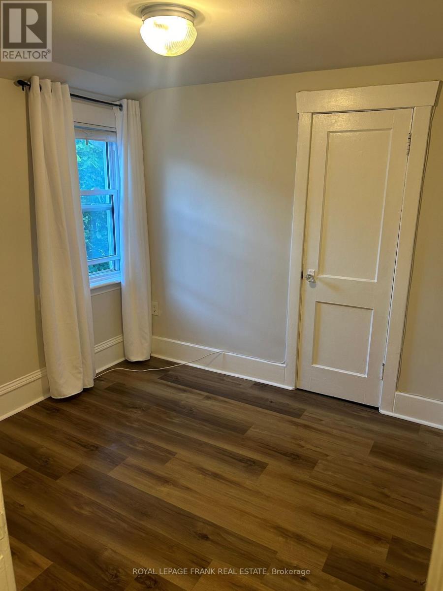 Upper - 1201 Kenneth Avenue, Peterborough (Otonabee Ward 1), Ontario  K9J 5P8 - Photo 4 - X12566164