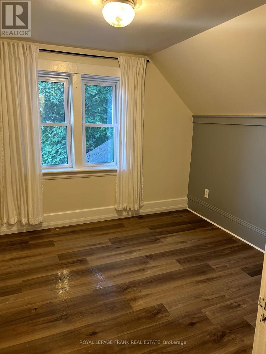 Upper - 1201 Kenneth Avenue, Peterborough (Otonabee Ward 1), Ontario  K9J 5P8 - Photo 7 - X12566164