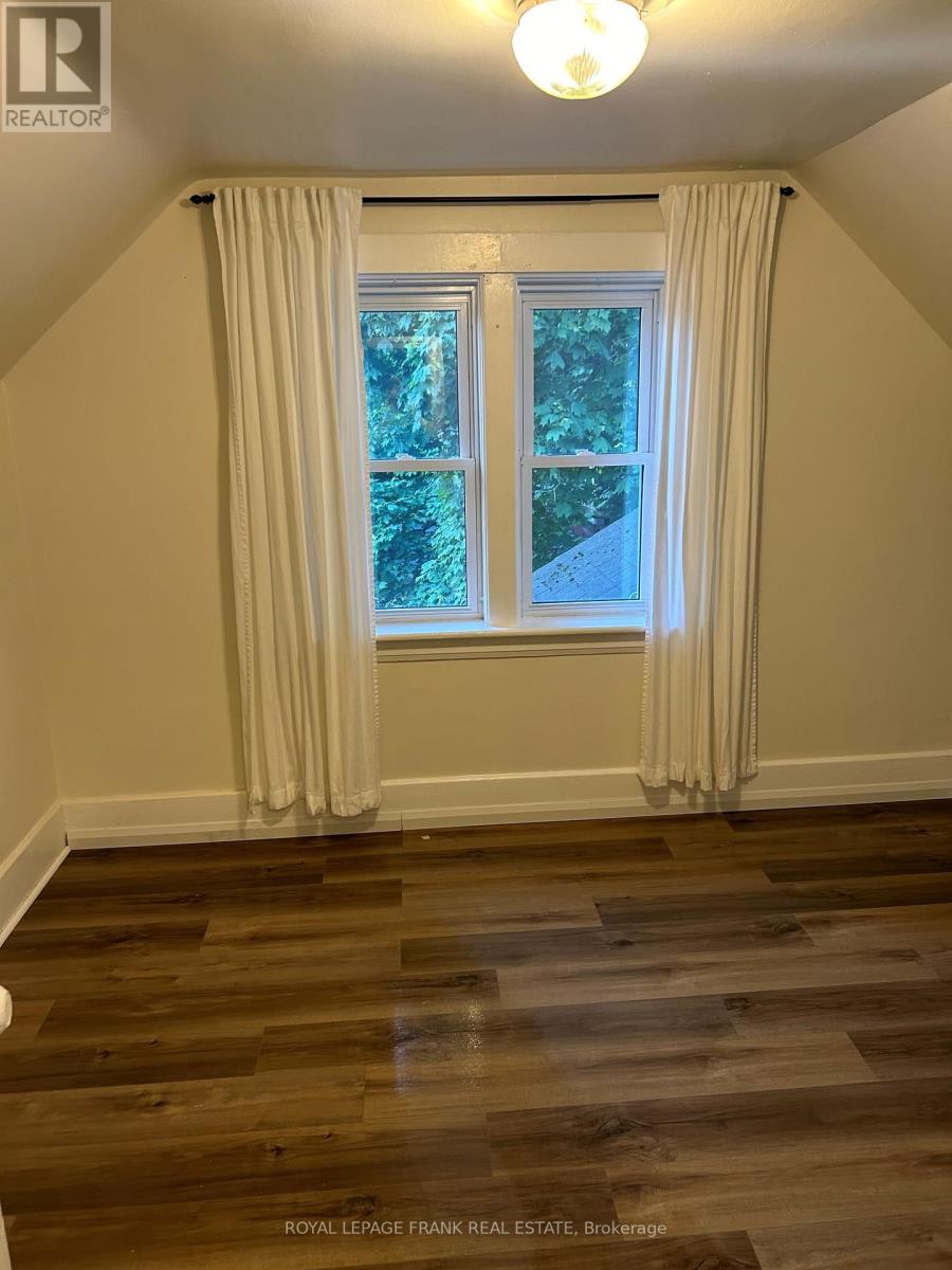 Upper - 1201 Kenneth Avenue, Peterborough (Otonabee Ward 1), Ontario  K9J 5P8 - Photo 8 - X12566164