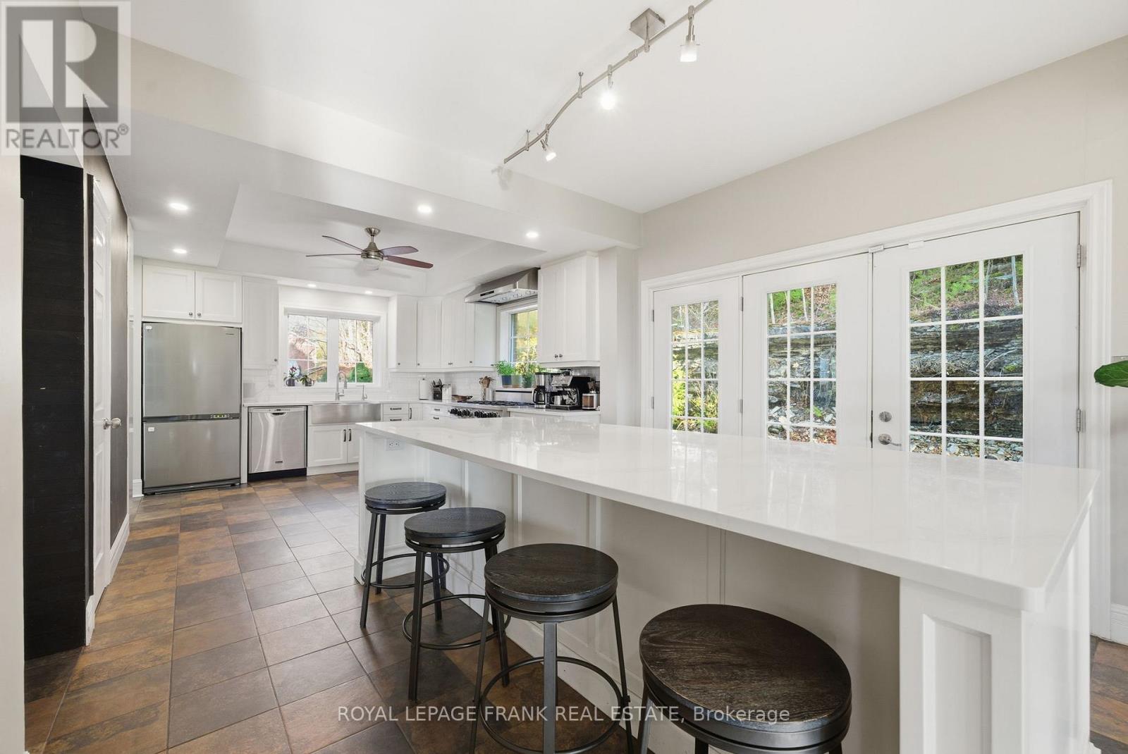 300 Snug Harbour Road, Kawartha Lakes (Fenelon), Ontario  K9V 4R6 - Photo 17 - X12566630